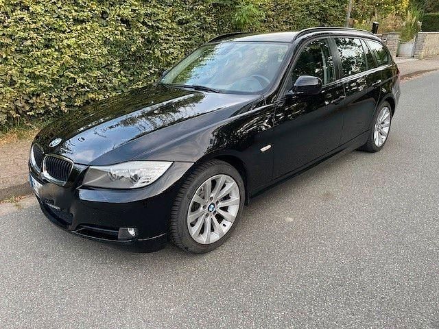 Schwarz Gebraucht 2012 BMW 318 Kombi | 5.100 € (Guter Preis) - Bild 1/4