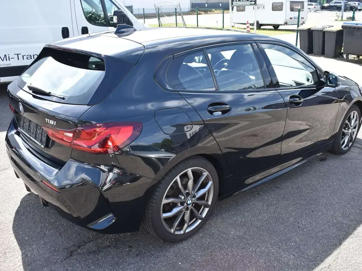 Gebraucht BMW 118 M Sport 140 PS (102 kW) 2021 Black sapphire metallic Kleinwagen