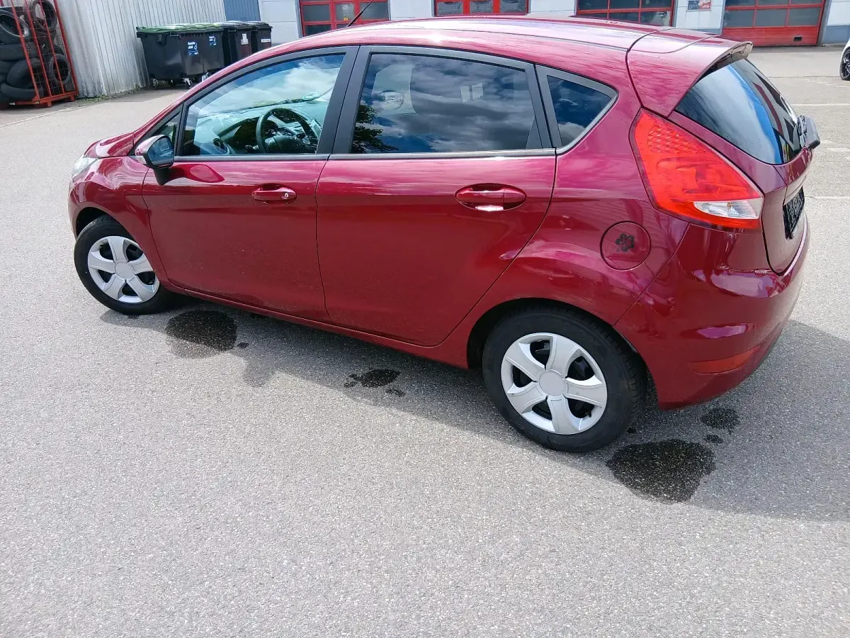 Gebraucht Ford Fiesta 82 PS (60 kW) 2010 Rot Kleinwagen