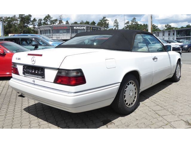 Gebraucht Mercedes E320 220 PS (161 kW) 1995 Weiß Cabrio