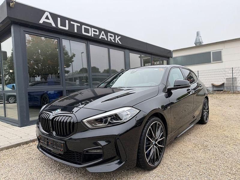 Schwarz Gebraucht 2022 BMW 120 M Sport Kleinwagen | 23.900 € (Guter Preis) - Bild 1/4