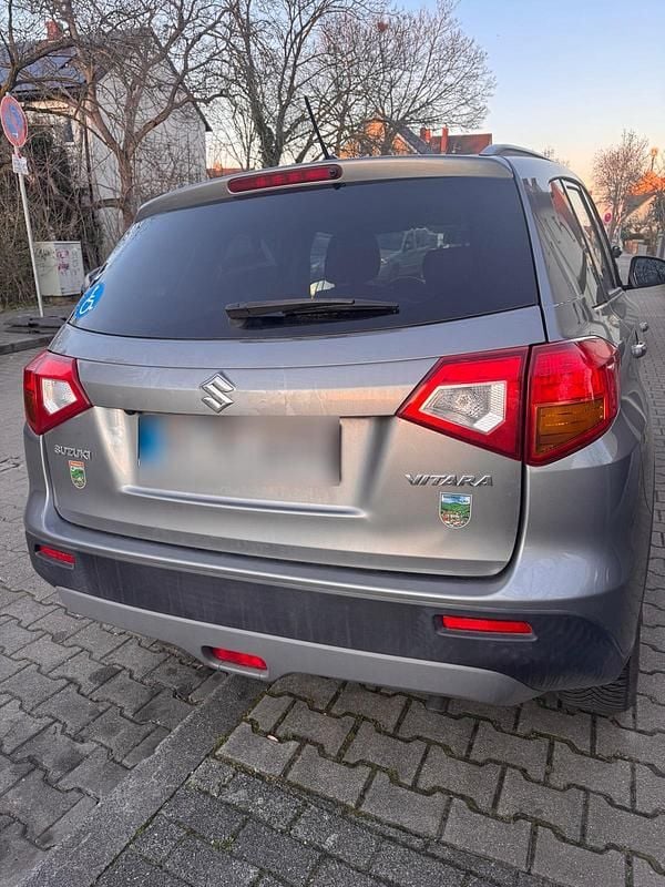 Gebraucht Suzuki Vitara 120 PS (88 kW) 2017 Silber SUV