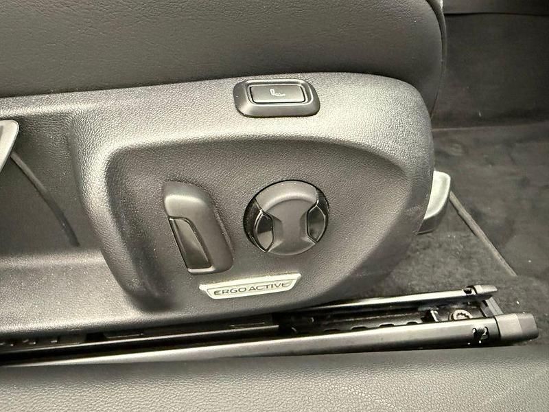 Gebraucht VW Passat Business 204 PS (150 kW) 2025 Grau Kombi