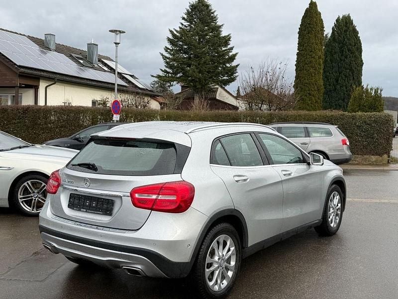Gebraucht Mercedes GLA200 156 PS (114 kW) 2015 Silber SUV