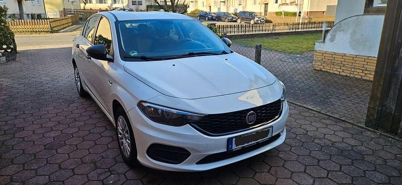 Gebraucht Fiat Tipo Easy 95 PS (69 kW) 2018 Weiß Limousine