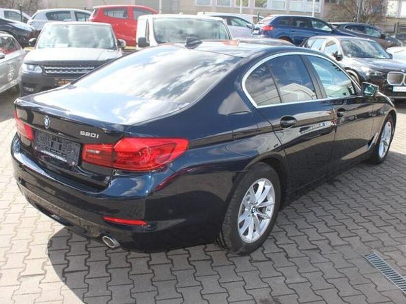 Gebraucht BMW 520 Sport Line 184 PS (135 kW) 2018 Imperialblau Limousine