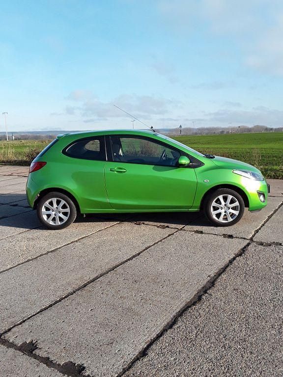 Gebraucht Mazda 2 Active 84 PS (61 kW) 2011 Grün Kleinwagen