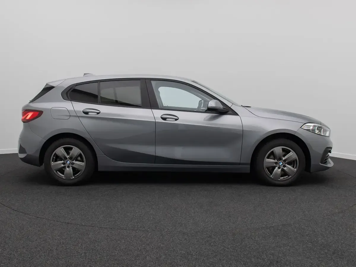 Gebraucht BMW 118 Advantage 136 PS (100 kW) 2023 Grau Kleinwagen