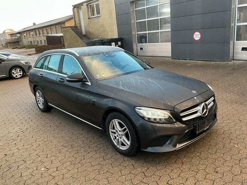 Grau Gebraucht 2021 Mercedes C220 Kombi | 21.990 € (Superpreis) - Bild 1/4
