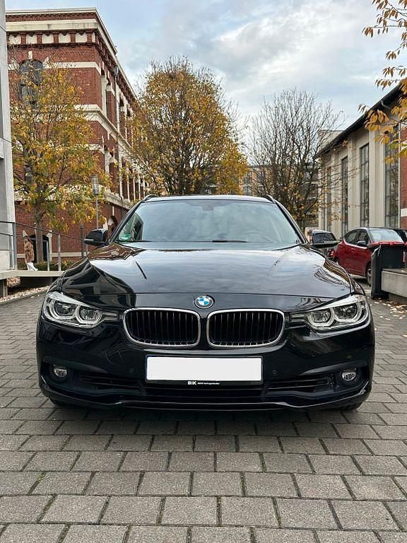 Schwarz Gebraucht 2018 BMW 320 Sport Line Kombi | 11.900 € (Superpreis) - Bild 1/4