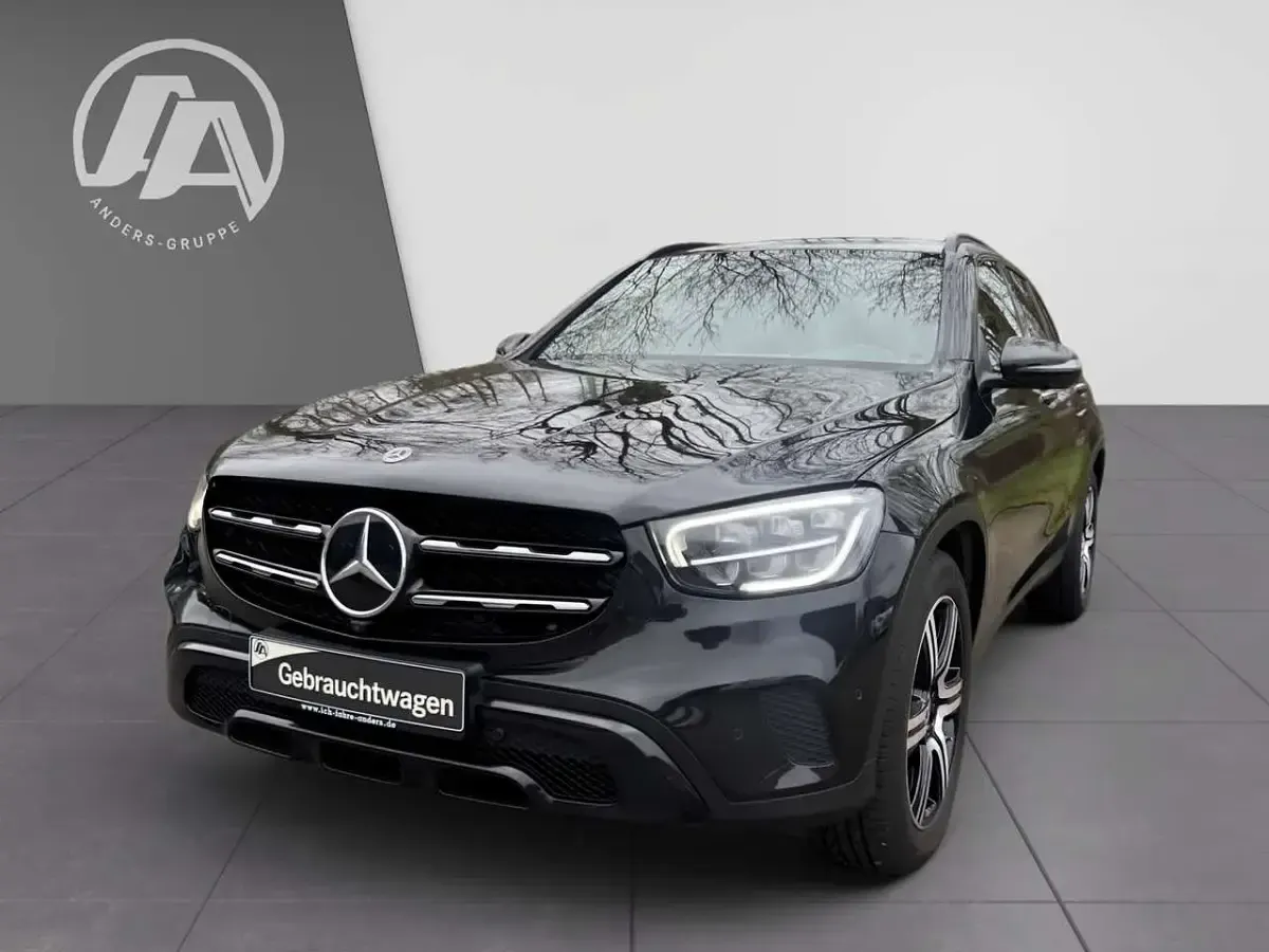 Gebraucht Mercedes GLC220 194 PS (142 kW) 2021 Obsidianschwarz SUV