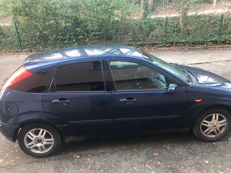 Gebraucht Ford Focus 101 PS (74 kW) 2003 Blau Limousine
