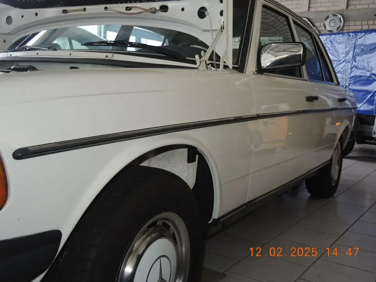 Gebraucht Mercedes 230 136 PS (100 kW) 1983 Weiß Limousine