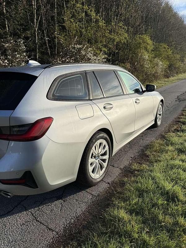 Gebraucht BMW 320 Advantage 190 PS (139 kW) 2020 Grau Kombi