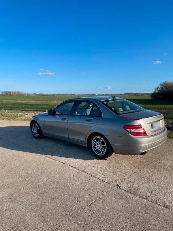 Gebraucht Mercedes C180 156 PS (114 kW) 2007 Silber Limousine