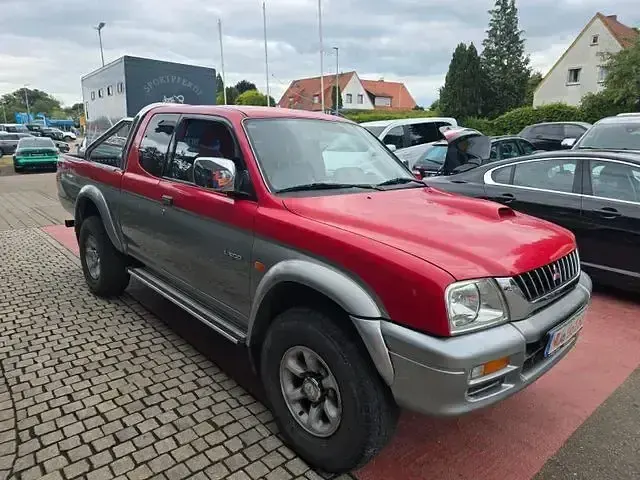 Gebraucht Mitsubishi L200 281 PS (206 kW) 2000 Rot Pickup