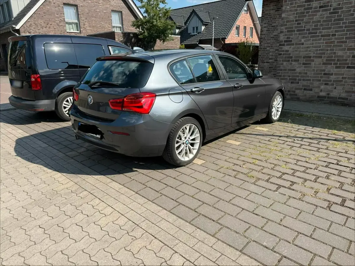 Gebraucht BMW 118 150 PS (110 kW) 2017 Grau Kleinwagen