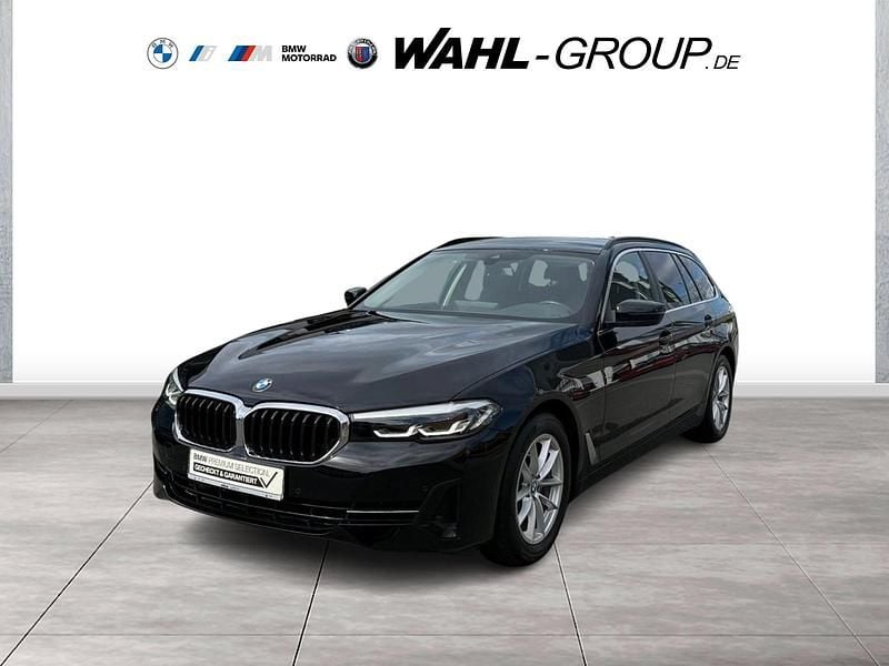 Schwarz Gebraucht 2022 BMW 520 Sport Line Kombi | 27.890 € (Superpreis) - Bild 1/4