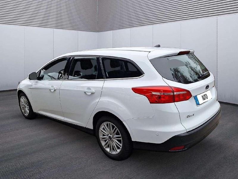 Gebraucht Ford Focus Cool & Connect 125 PS (91 kW) 2018 Frostweiß Kombi