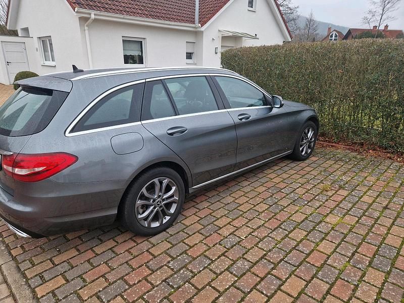 Gebraucht Mercedes C220 170 PS (125 kW) 2016 Grau Kombi