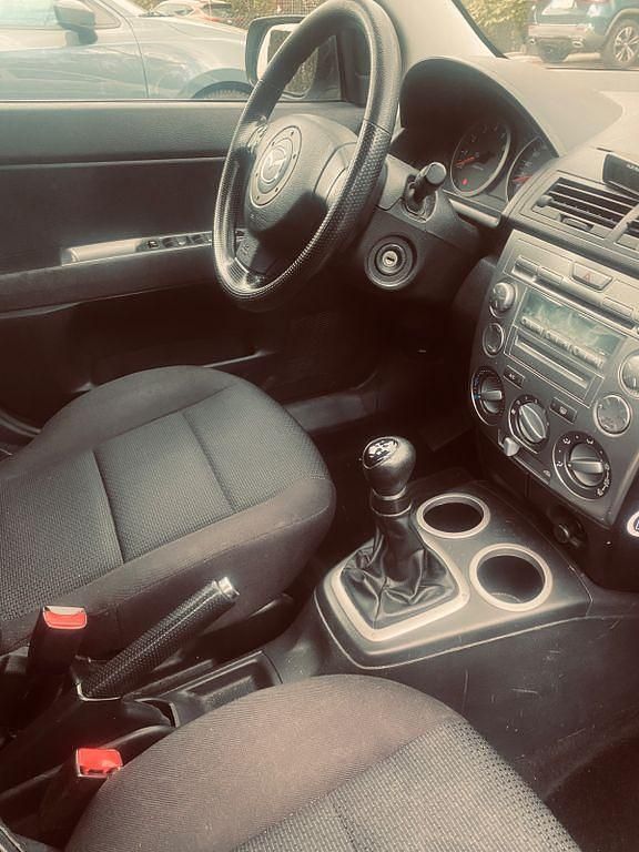 Usado Mazda 2 Impuls 75 HP (55 kW) 2008 Cinzento Citadino