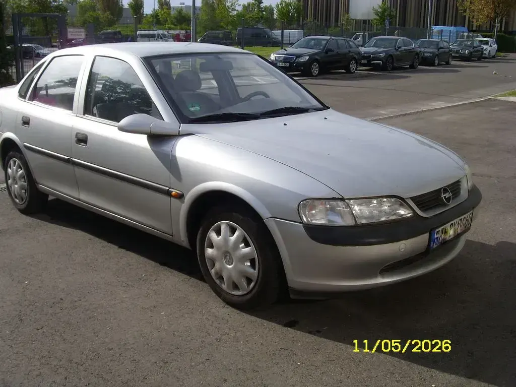Gebraucht Opel Vectra 75 PS (55 kW) 1998 Silber Limousine