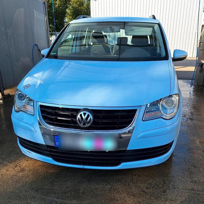 Grau Gebraucht 2011 VW Touran Van / Kleinbus | 6.800 € (Etwas zu teuer) - Bild 1/4