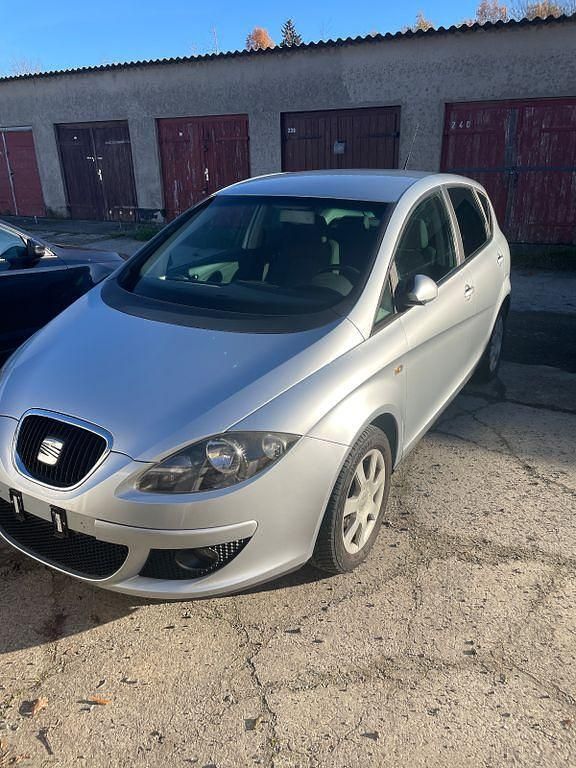 Silber Gebraucht 2005 Seat Altea Fresh Limousine | 2.990 € (Fairer Preis) - Bild 1/4