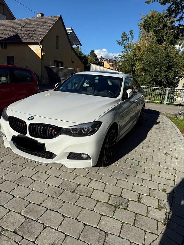 Weiß Gebraucht 2019 BMW 330 Sport Line Limousine | 17.000 € (Etwas zu teuer) - Bild 1/4