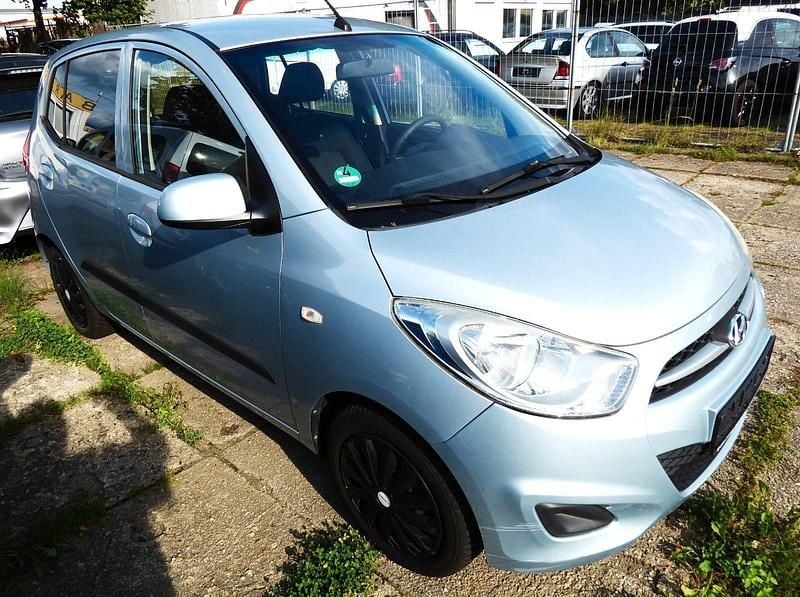 Gebraucht Hyundai i10 69 PS (50 kW) 2013 Silber Kleinwagen