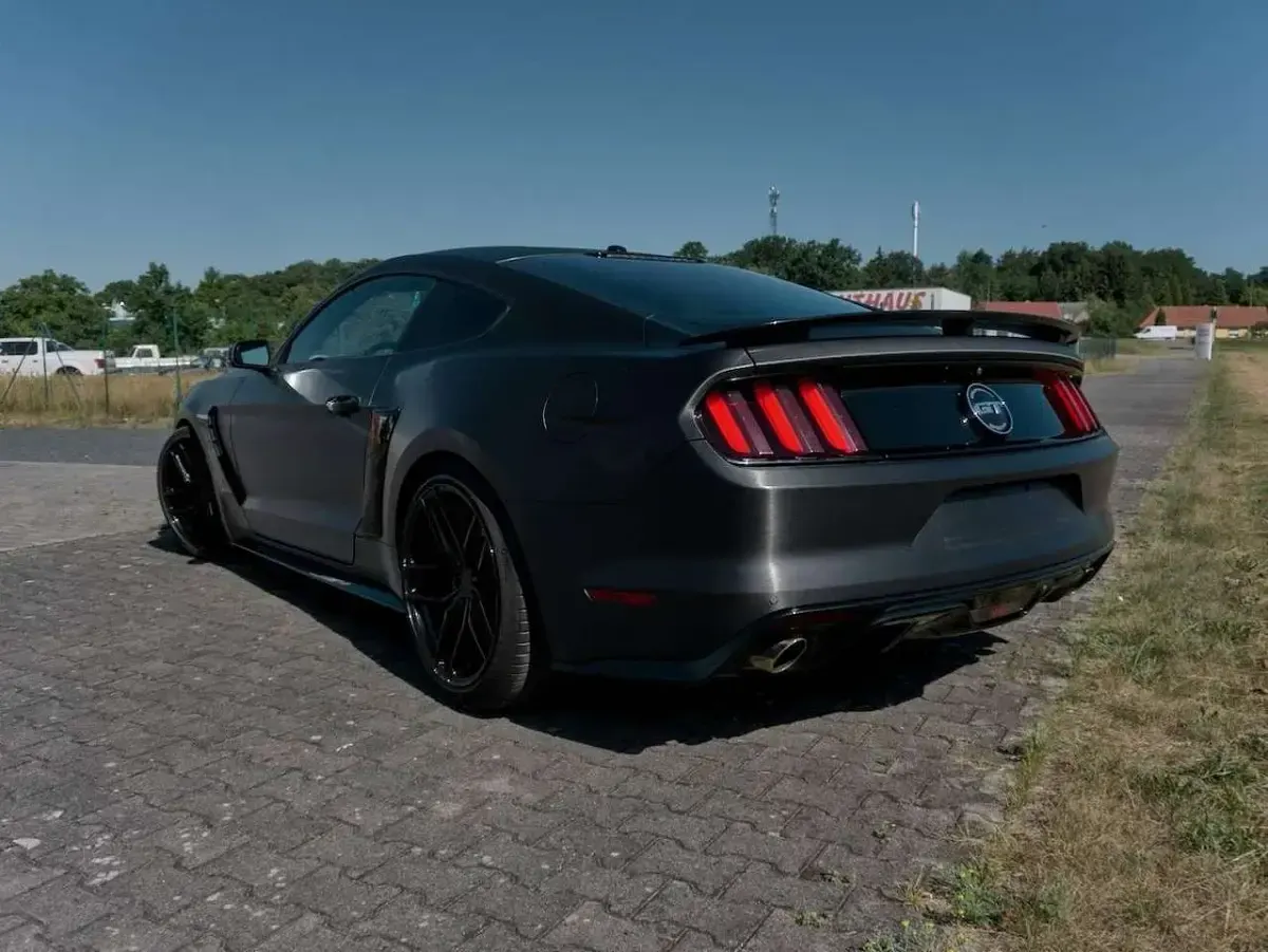 Gebraucht Ford Mustang GT Fastback 508 PS (373 kW) 2016 Brushed black metallic Coupé