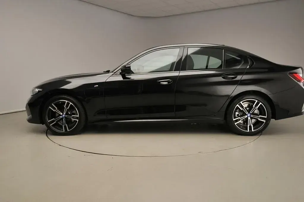 Gebraucht BMW 320e M Sport 204 PS (150 kW) 2024 Schwarz Limousine