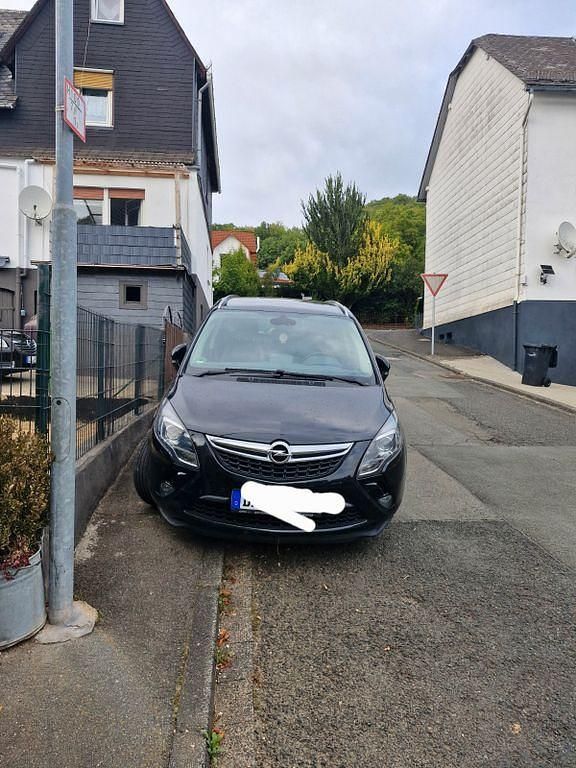 Schwarz Gebraucht 2013 Opel Zafira Tourer Sport Van / Kleinbus | 4.200 € (Etwas zu teuer) - Bild 1/4
