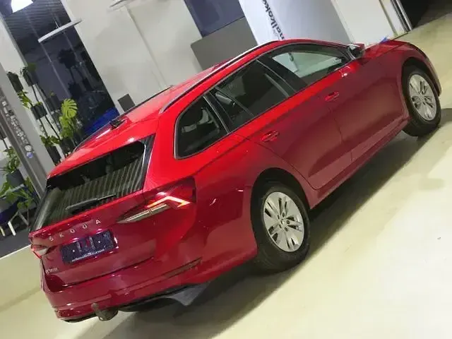 Gebraucht Skoda Octavia Ambition 116 PS (85 kW) 2023 Velvet red Kombi