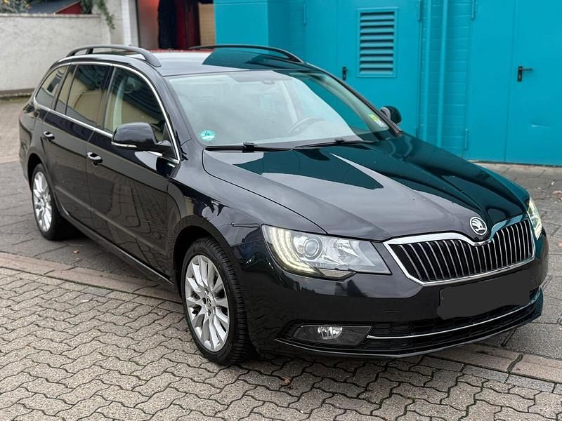 Schwarz Gebraucht 2013 Skoda Superb Kombi | 5.400 € (Guter Preis) - Bild 1/4