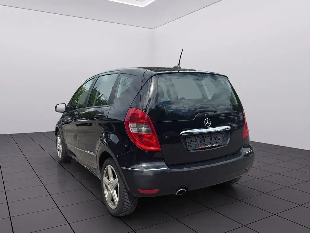 Gebraucht Mercedes A180 109 PS (80 kW) 2012 Schwarz Kleinwagen