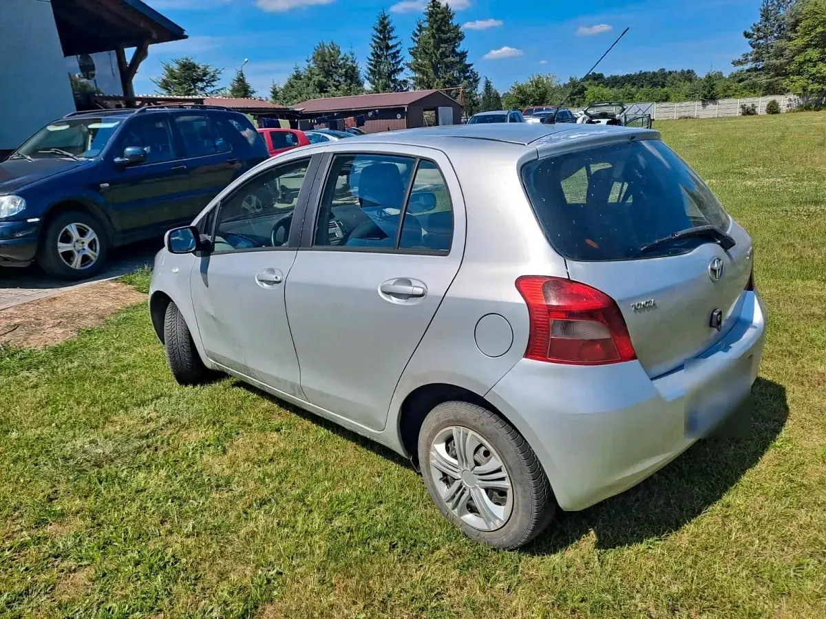 Gebraucht Toyota Yaris 86 PS (63 kW) 2007 Silber Kleinwagen