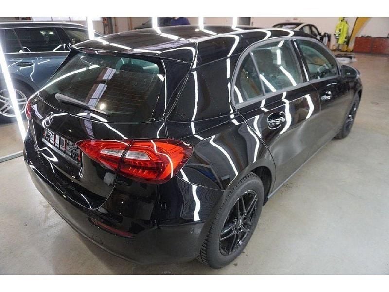 Gebraucht Mercedes A180 116 PS (85 kW) 2022 Schwarz Limousine