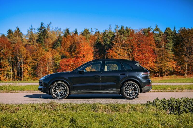 Schwarz Gebraucht 2019 Porsche Cayenne SUV | 58.950 € (Teuer) - Bild 1/4