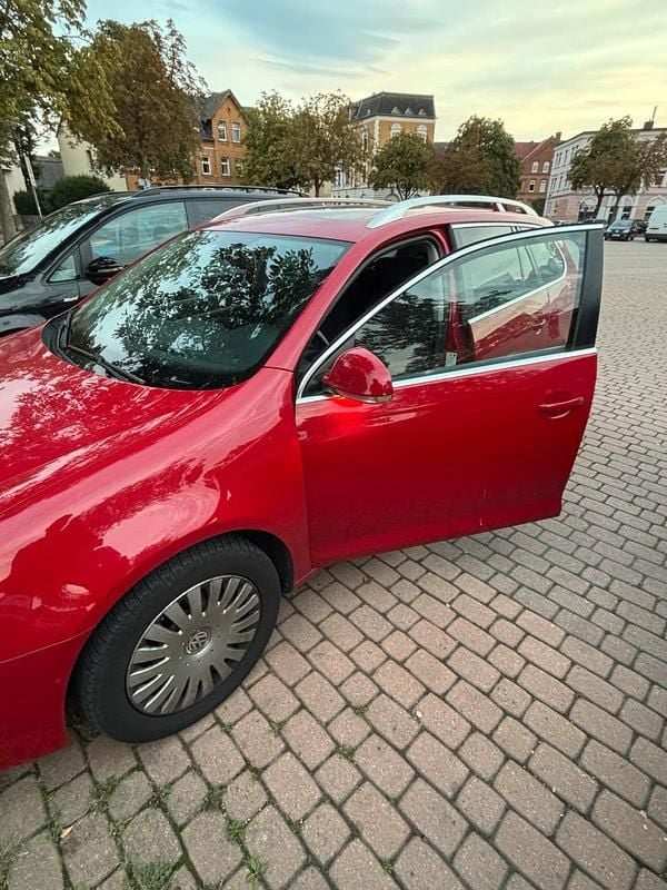 Rot Gebraucht 2010 VW Golf VI Kombi | 4.150 € (Guter Preis) - Bild 1/4