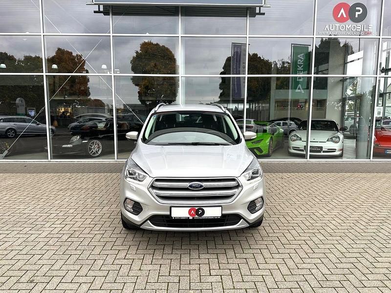 Gebraucht Ford Kuga 150 PS (110 kW) 2019 Silber SUV