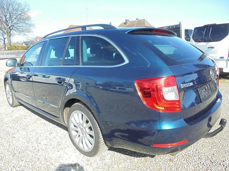 Gebraucht Skoda Superb Exclusive 160 PS (117 kW) 2013 Blau Kombi