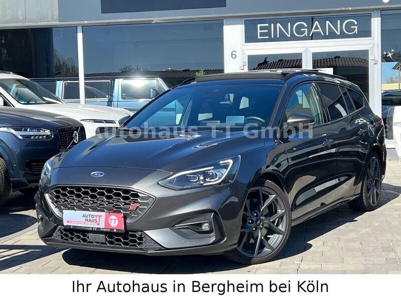 Grau Gebraucht 2020 Ford Focus ST Limousine | 18.950 € (Fairer Preis) - Bild 1/4