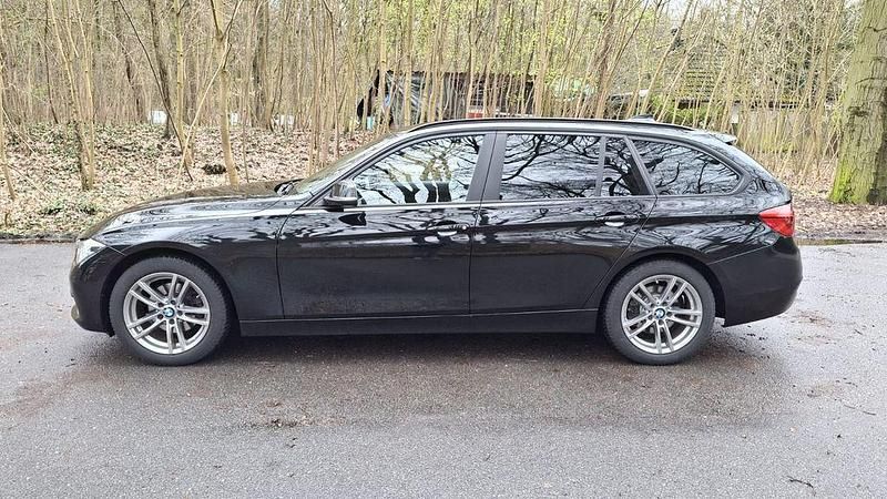 Gebraucht BMW 320 Advantage 184 PS (135 kW) 2018 Schwarz Kombi