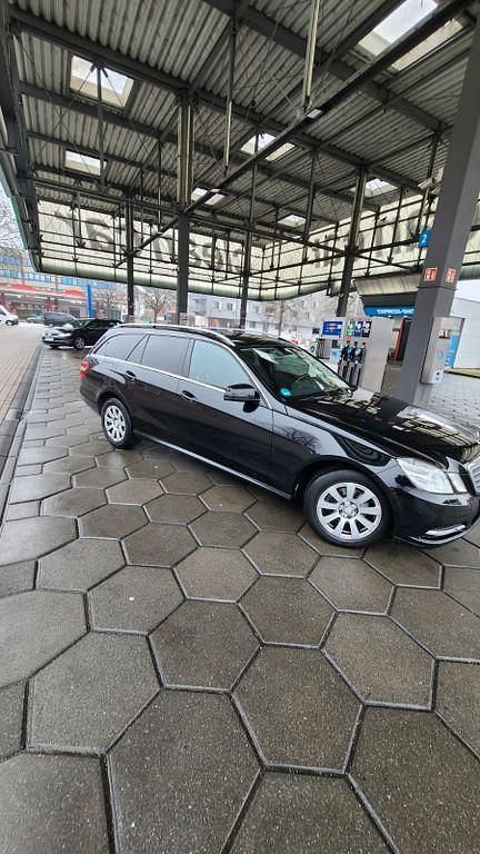 Gebraucht Mercedes E200 136 PS (100 kW) 2012 Schwarz Kombi