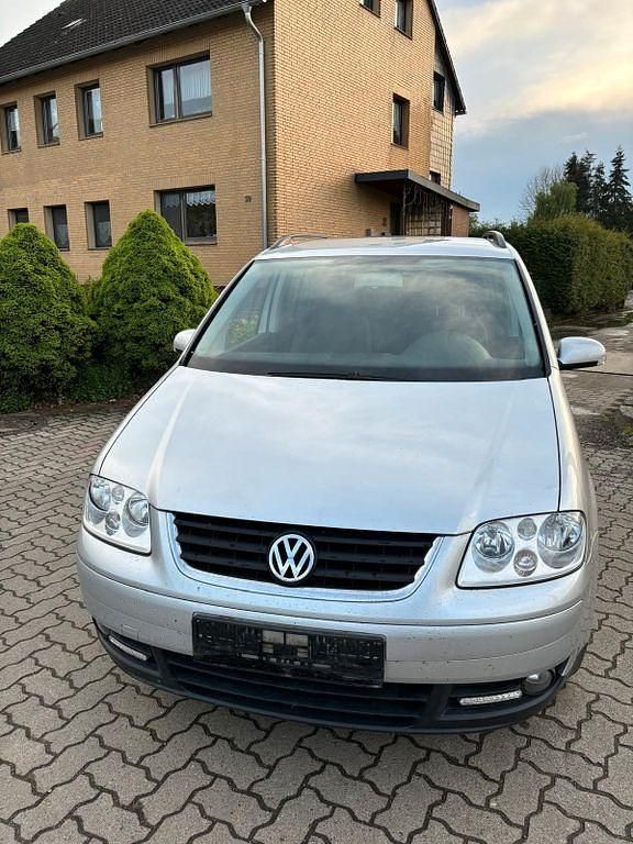 Grau Gebraucht 2004 VW Touran Van / Kleinbus | 1.899 € (Guter Preis) - Bild 1/4