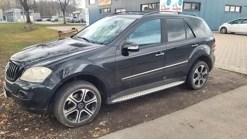Gebraucht Mercedes ML320 224 PS (164 kW) 2006 Schwarz SUV