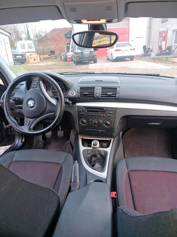 Gebraucht BMW 116 120 PS (88 kW) 2009 Schwarz Kleinwagen