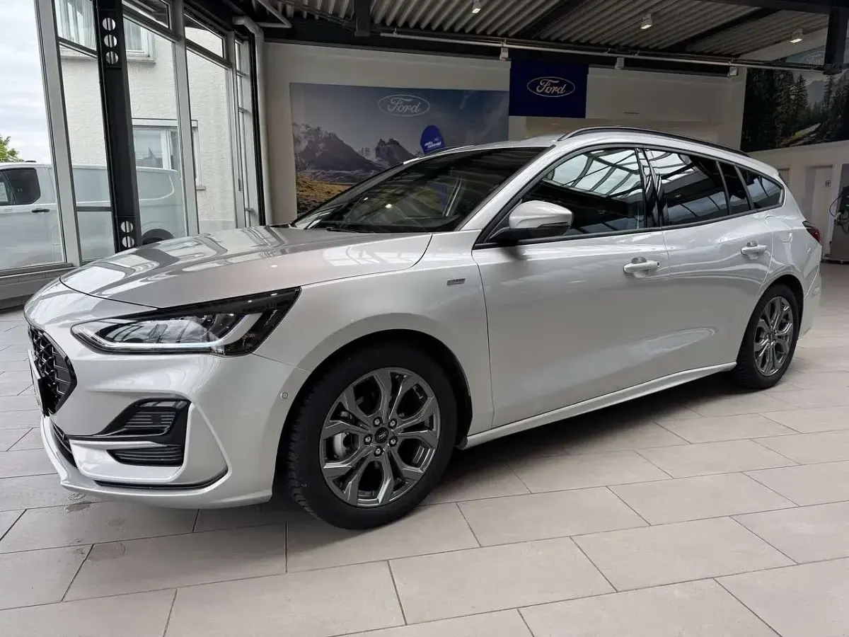 Gebraucht Ford Focus ST-Line X 155 PS (114 kW) 2025 Polarsilber Kombi