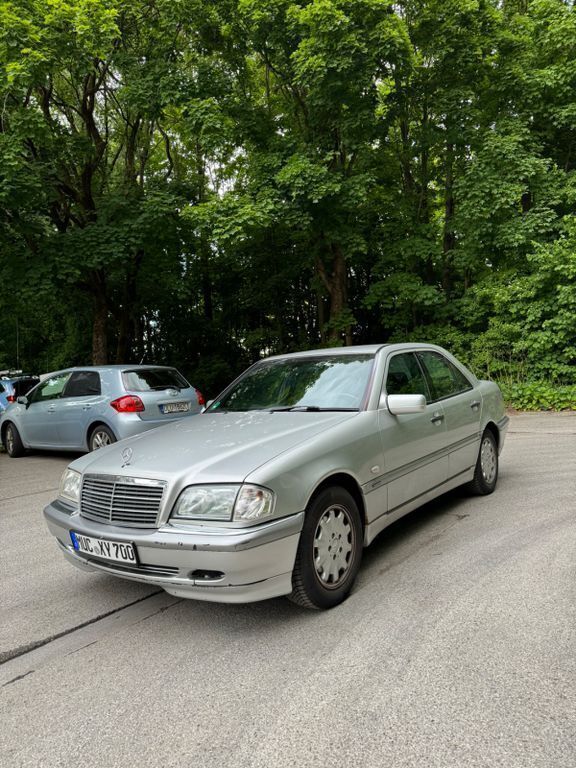 Silber Gebraucht 1998 Mercedes C200 Elegance Limousine | 3.000 € (Fairer Preis) - Bild 1/4